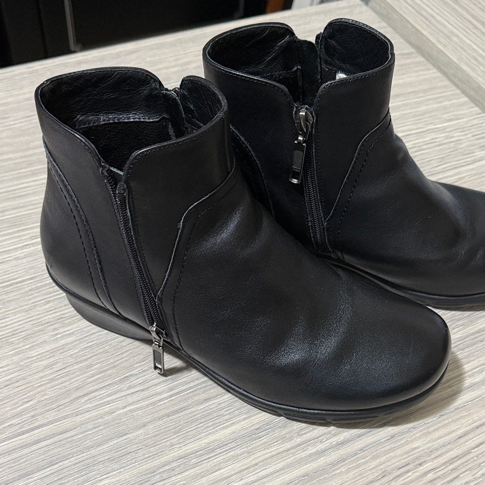 Black Proper Ankle Boots 10 2E with Side Zippers Genuine Leather - Picture 8 of 11